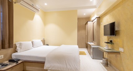 Hotel Maniprabha Room Type - Deluxe AC