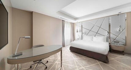 Radisson Blu Hotel and Convention Centre, Riyadh Minhal Room Type - Executive Suite with Lounge Access