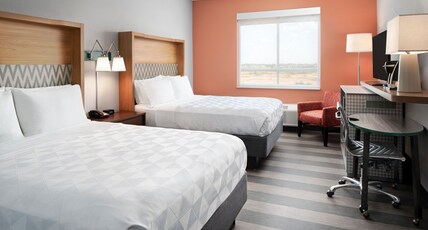 Holiday Inn Odessa, an IHG Hotel Room Type - 2 Queen Beds Standard Sofa Bed