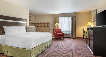 Best Western Parsons Inn Room Type - 1 King Bed, Non-Smoking, Whirlpool, Microwave And Mini-Refrigerator, Wi-Fi, Full Breakfast Best Western Parsons Inn Room Type - 1 King Bed, Non-Smoking, Whirlpool, Microwave And Mini-Refrigerator, Wi-Fi, Full Breakfast