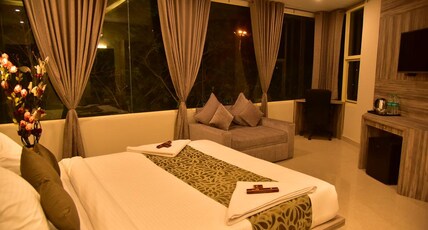 Le Oak Inn Room Type - Le Royal Suite