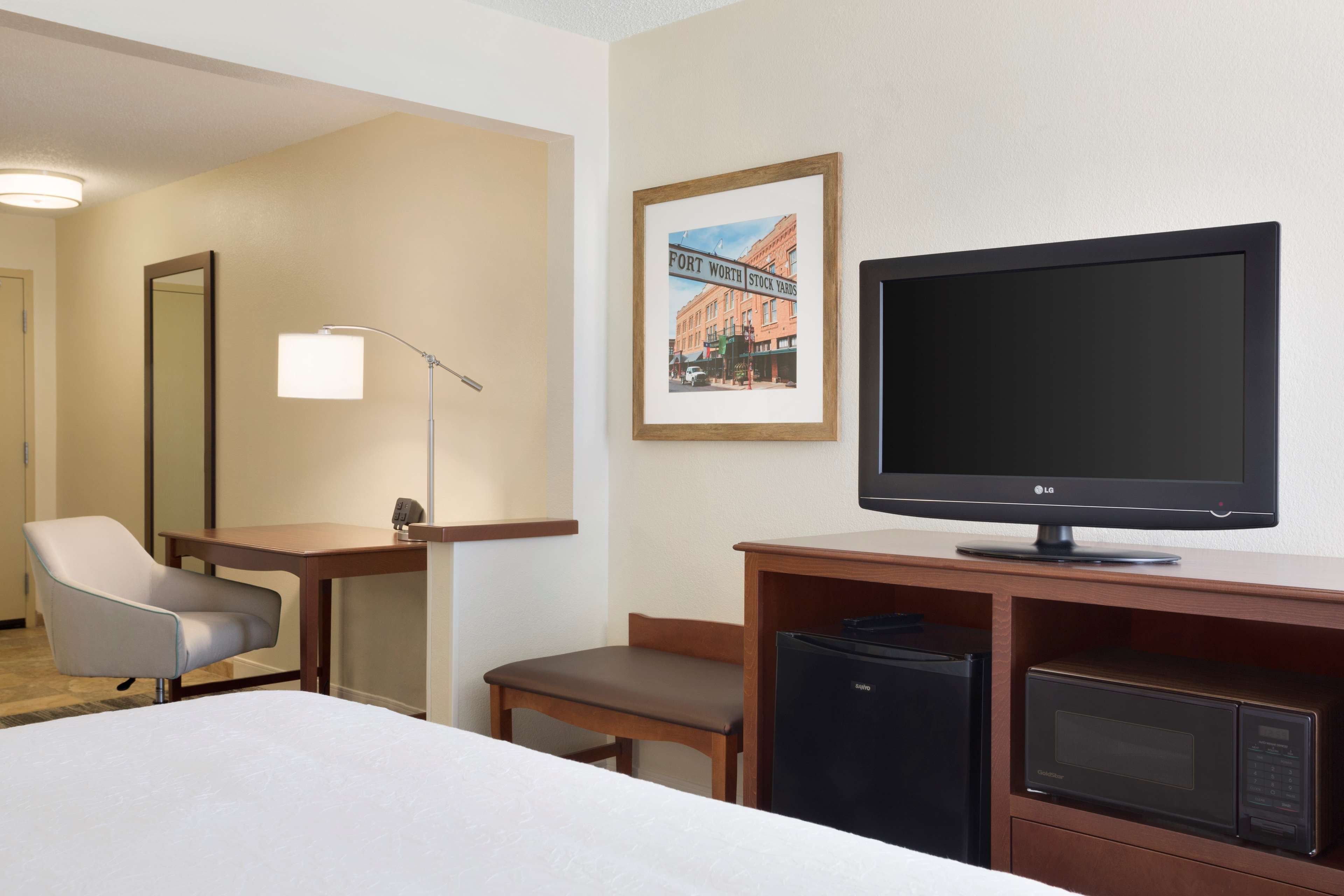 Hampton Inn Fort Worth Southwest Cityview - Tap to explore photos