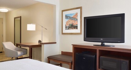 Hampton Inn Fort Worth Southwest Cityview Room Type - 1KING STUDY SOFABED NOSMOK