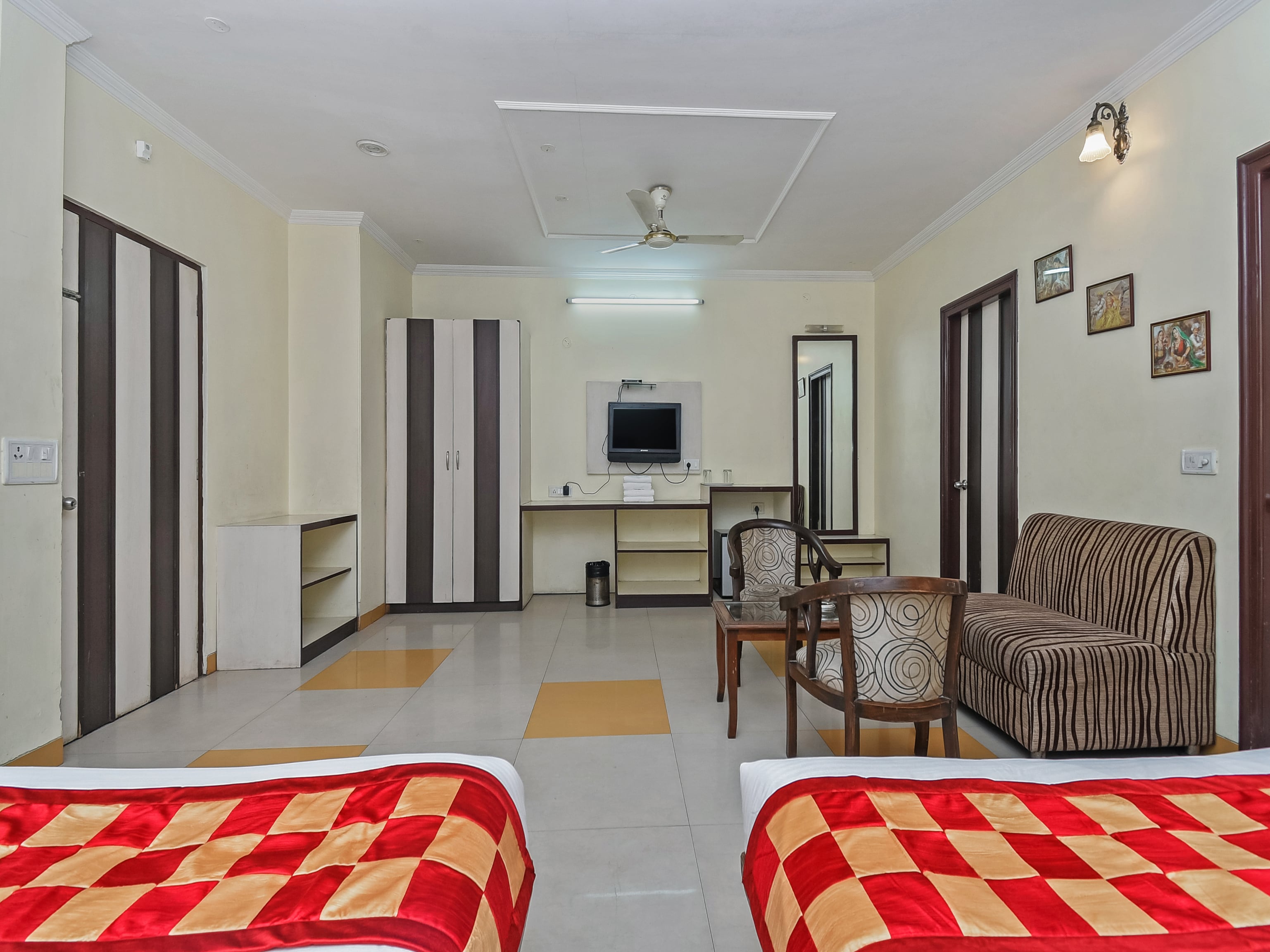 Hotel Muskan Palace - Tap to explore photos