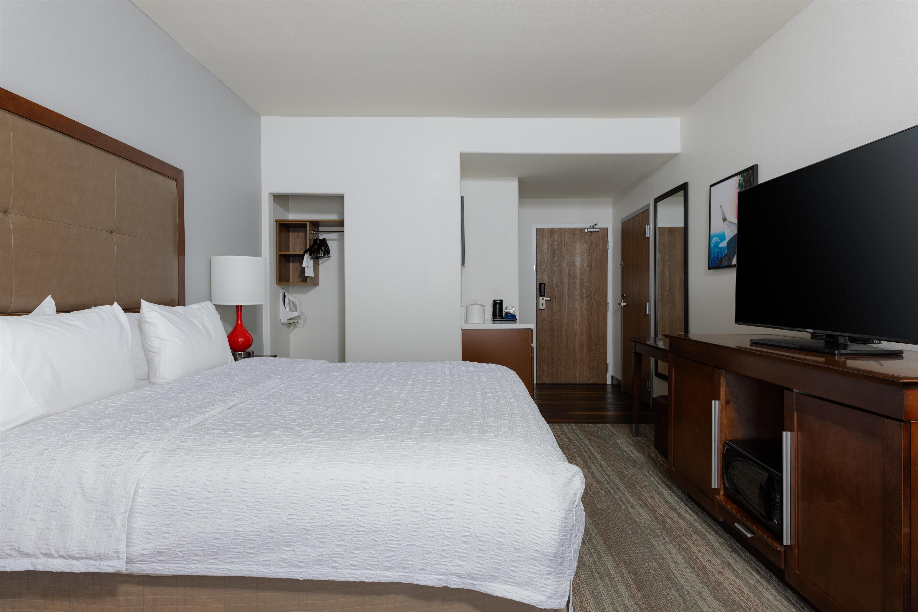 Hampton Inn Suites Palmdale - Tap to explore photos