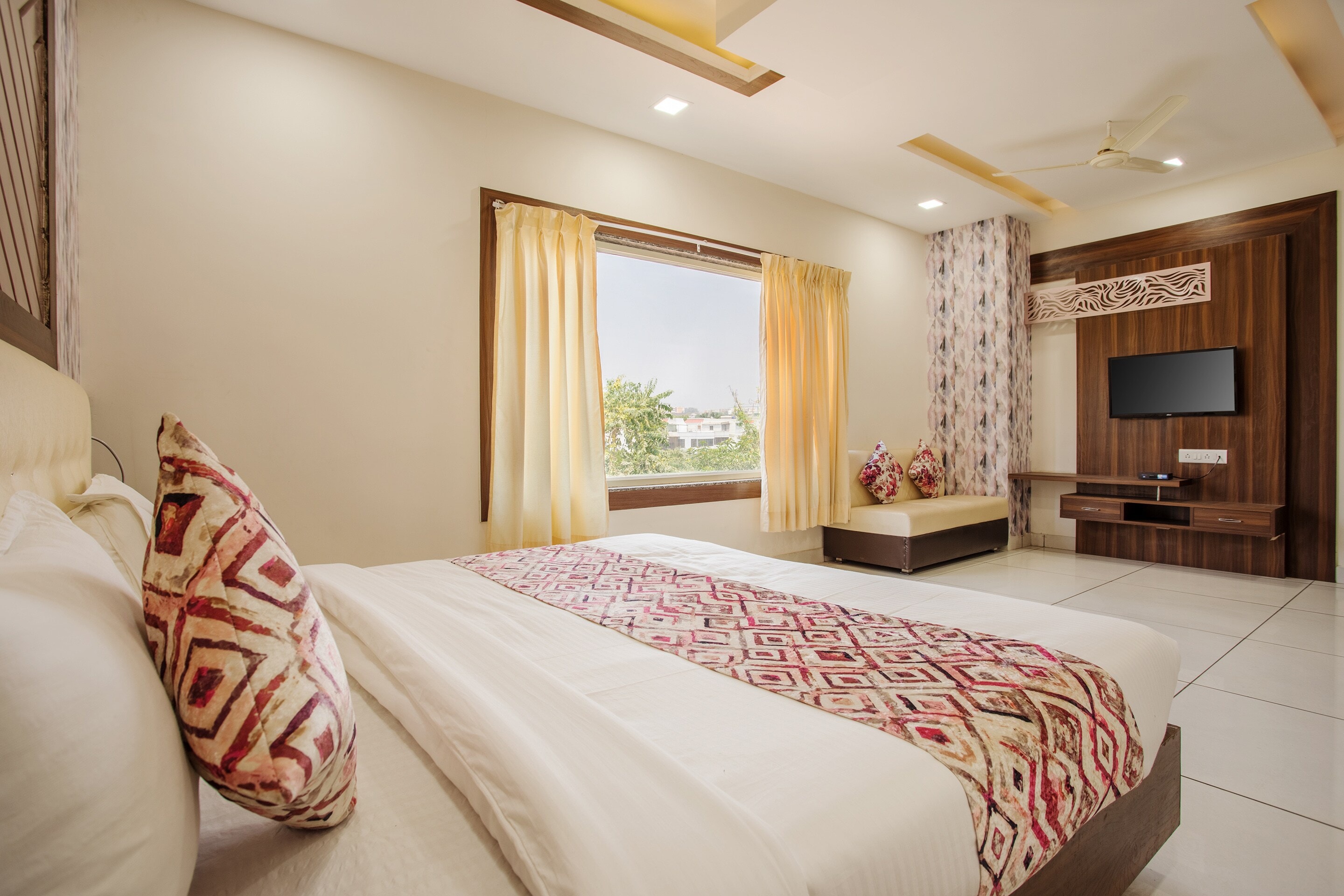 Hotel O Shri Vilas - Tap to explore photos