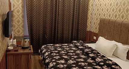 Hotel Rattan's 1925 Room Type - Standard Room With Hot and Cold AC