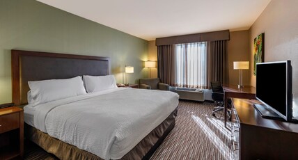Holiday Inn Express Indio Room Type - 1 King 1 Bunk Bed Suite Addl Living Area