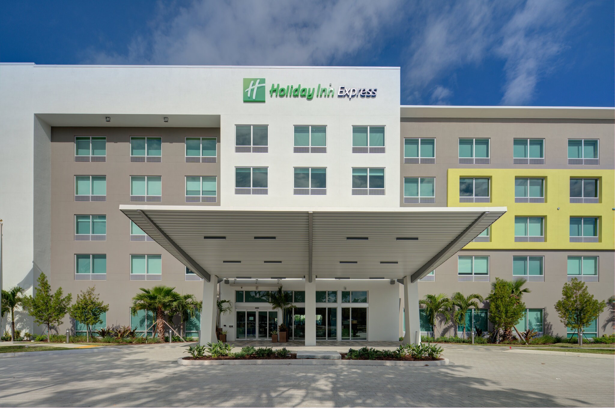 Holiday Inn Express & Suites Doral - Miami - Tap to explore photos