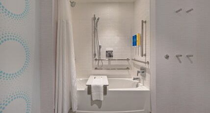 Tru by Hilton Mooresville Room Type - 2 QN HEARING ACCESSIBLE