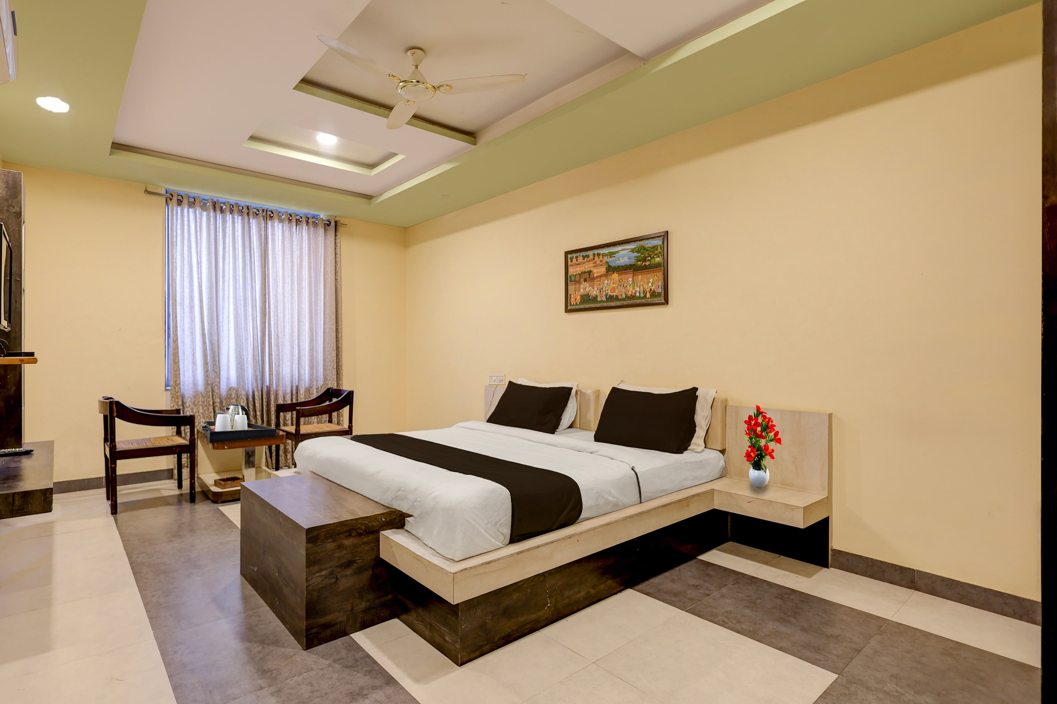 Super Townhouse Reti Bus Terminal Udaipur Formerly Greenland - Tap to explore photos