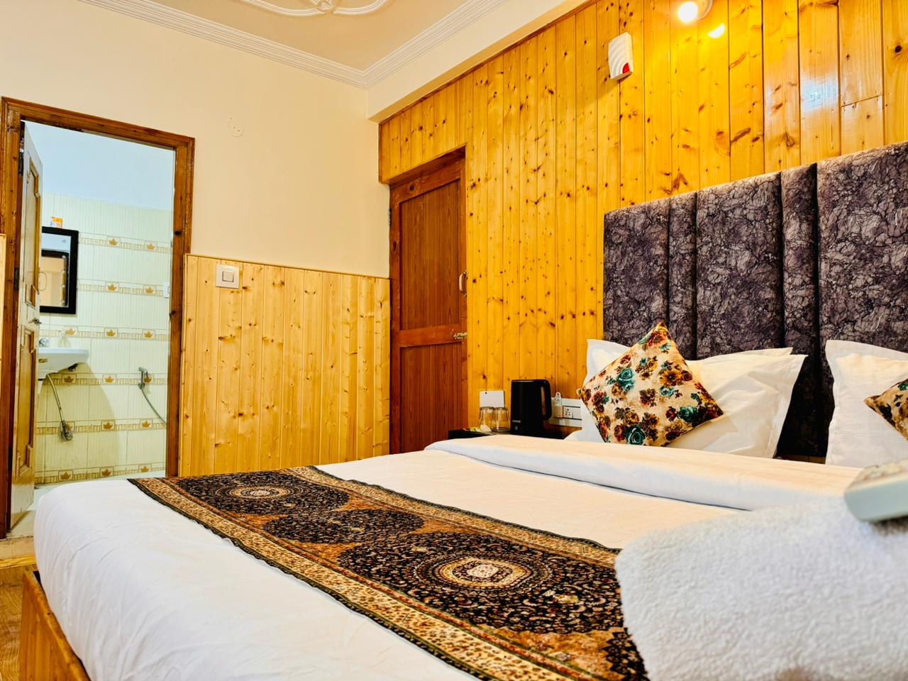 Hotel Suraj Inn - Tap to explore photos