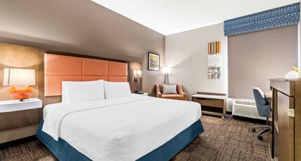 Hampton Inn by Hilton Jonesboro Room Type - 1 KING ACC W TUB NON SMOK