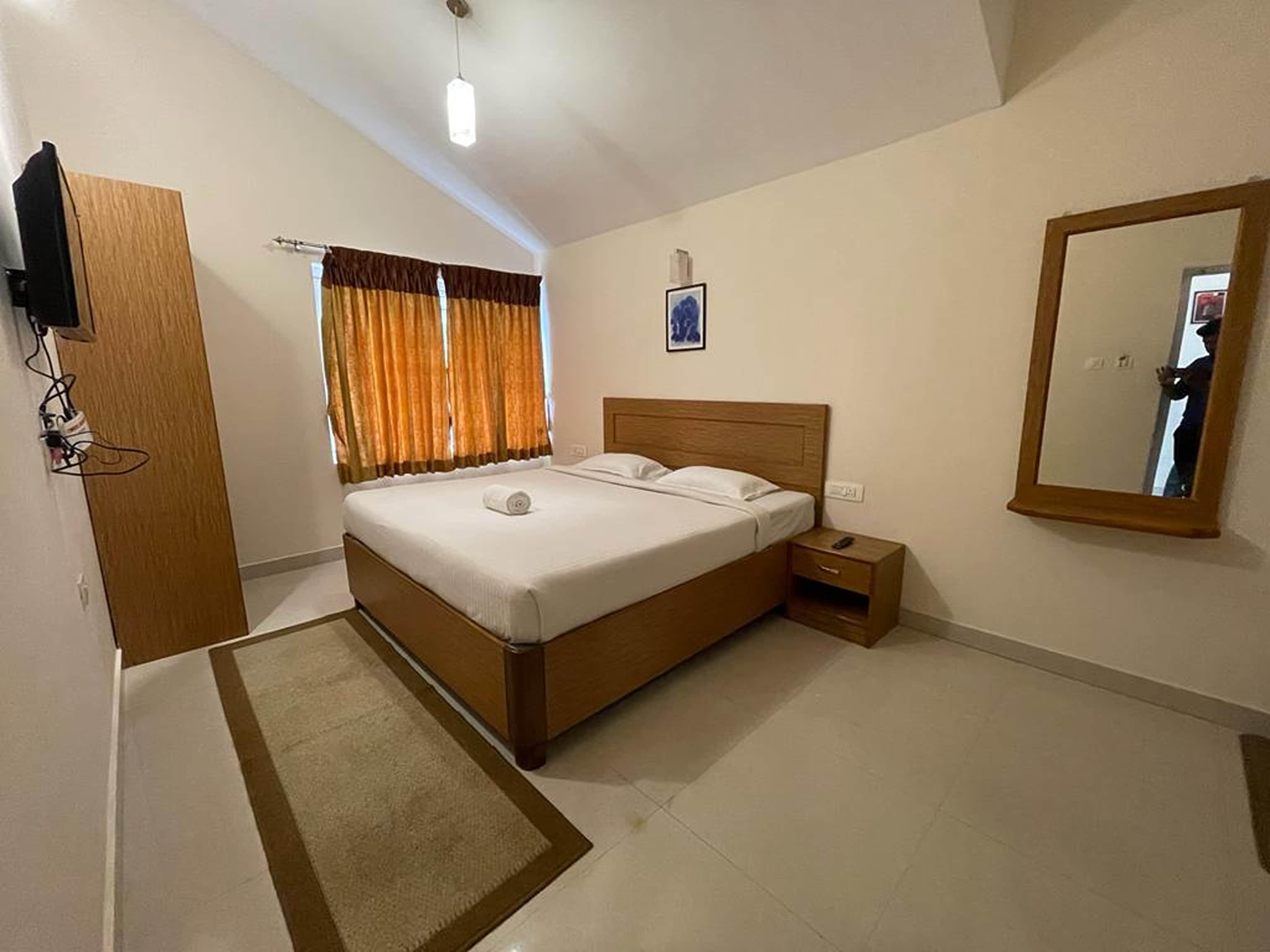 La Blossom - Tap to explore photos