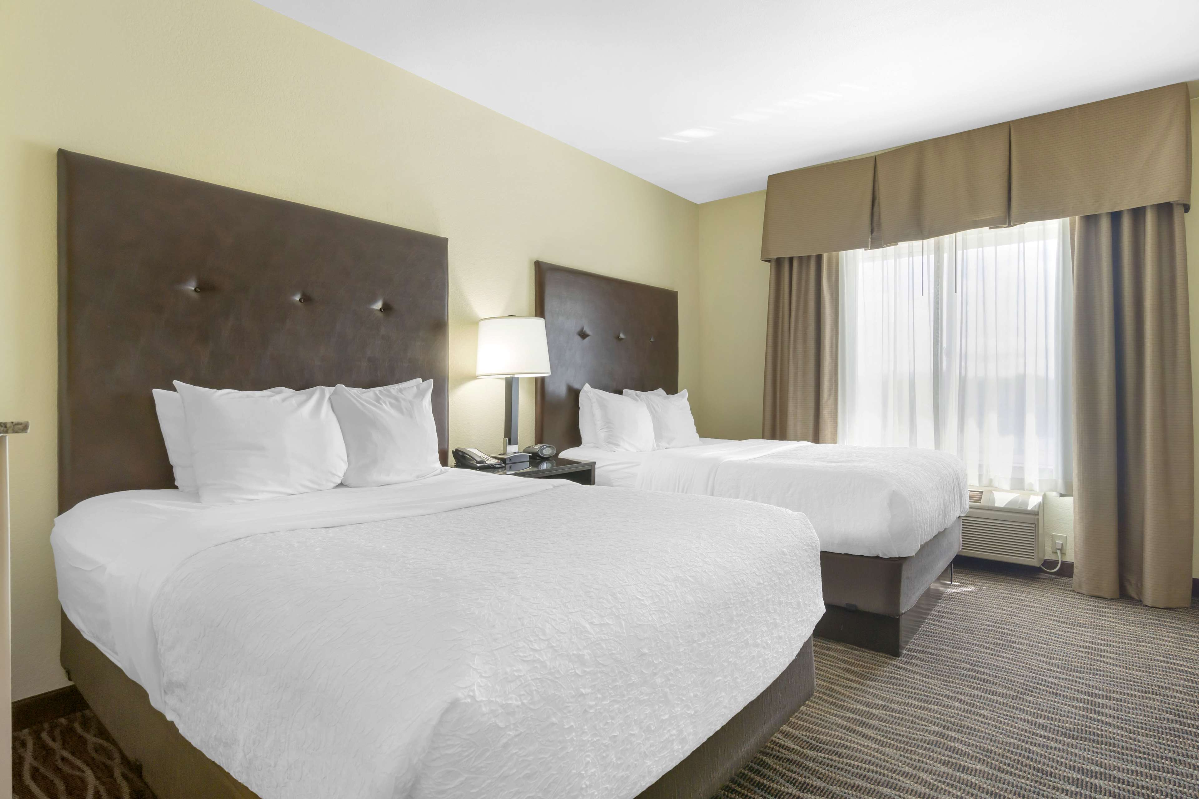 Best Western Plus Ellensburg Hotel - Tap to explore photos