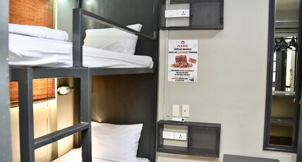 Mad Monkey Bangkok Room Type - Standard Twin Bunk