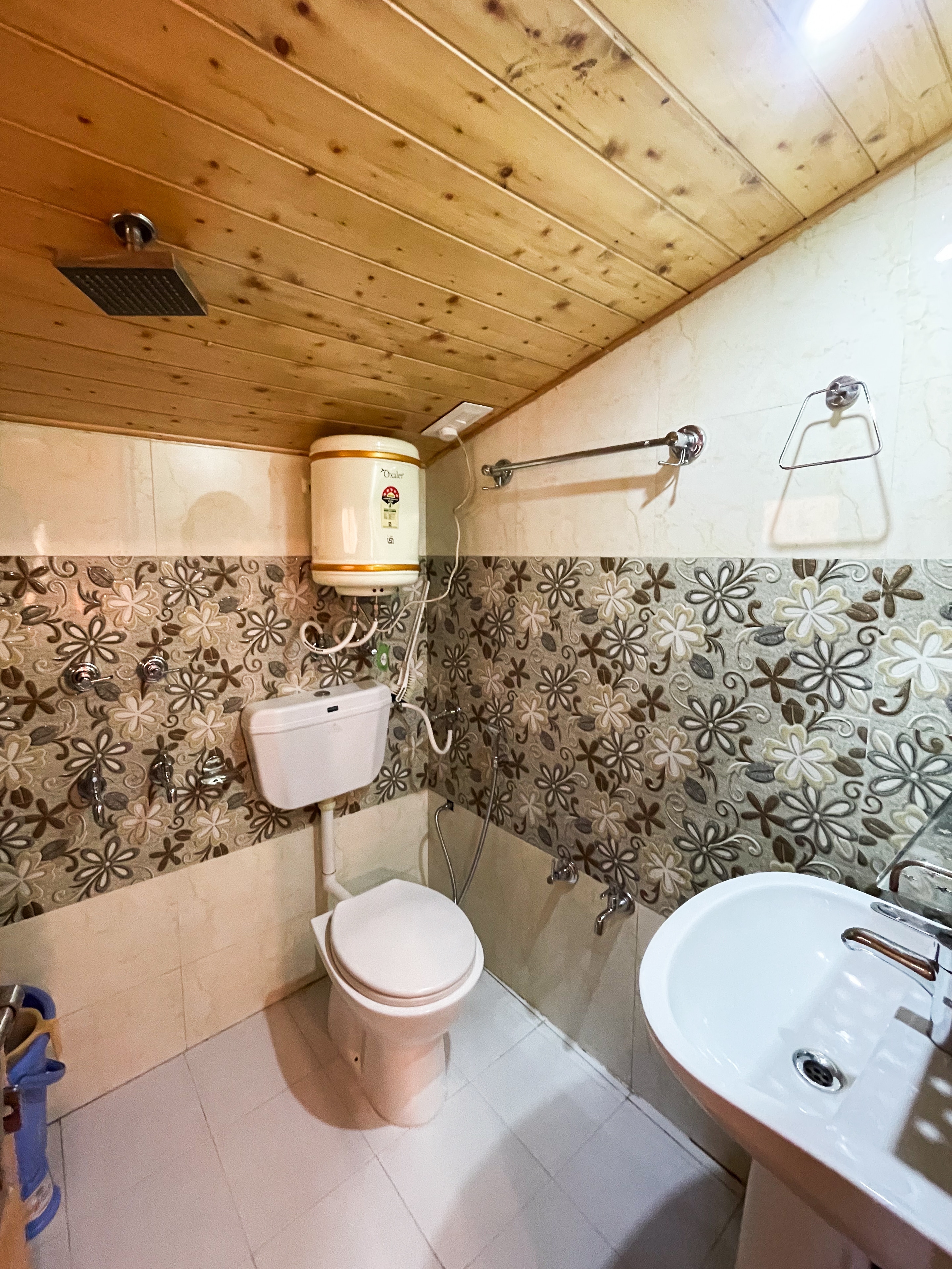 Singing Woods Kutla - Tap to explore photos