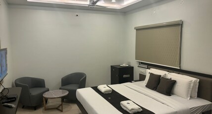 RAMDEV HOTEL LODGING Room Type - Executive room