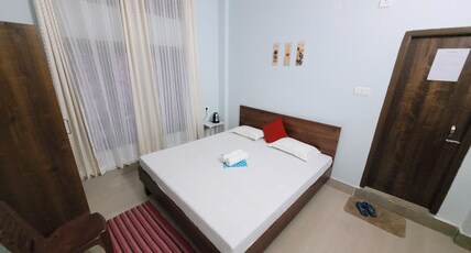 Heem's Homestay | Rooms & Kitchen |10min from GNRC 6th Mile Room Type - Standard Room With Shared Kitchen