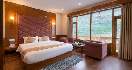REGAL RETREAT Room Type - Deluxe Suite
