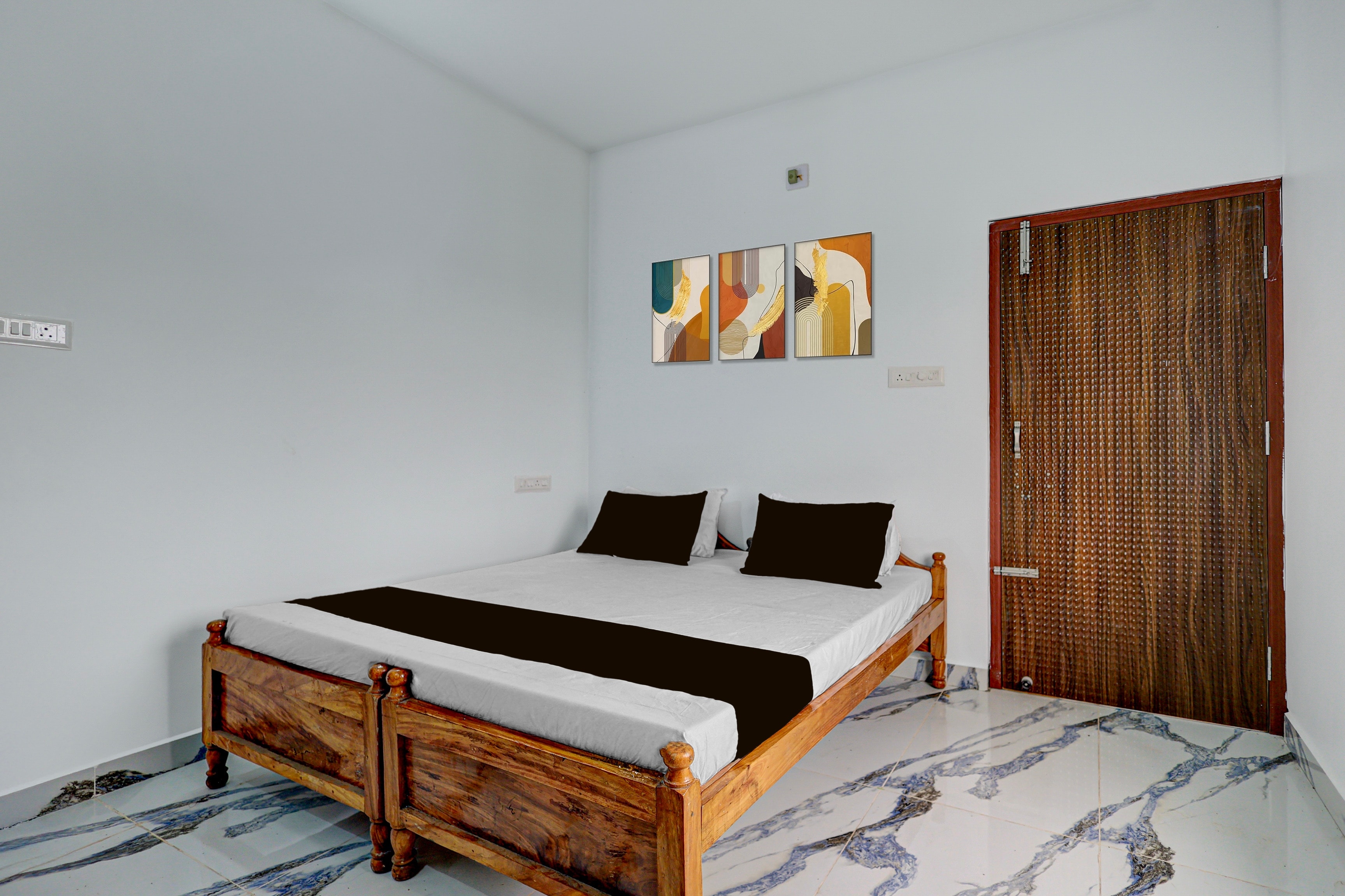 Hotel O Amantran - Tap to explore photos
