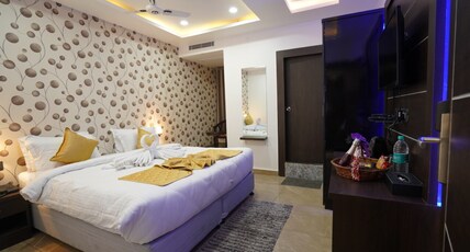 RED CARPET HOTEL AND BANQUET Room Type - DELUXE