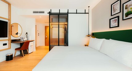 Hilton Garden Inn Radom Room Type - KING ROOM WITH SOFA BED