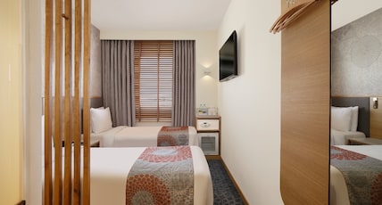 Holiday Inn Express Gurgaon Sector 50 Room Type - 2 SGL BEDS STANDARD HIGH FLOOR WITH BREAKFAST Holiday Inn Express Gurgaon Sector 50 Room Type - 2 SGL BEDS STANDARD HIGH FLOOR WITH BREAKFAST