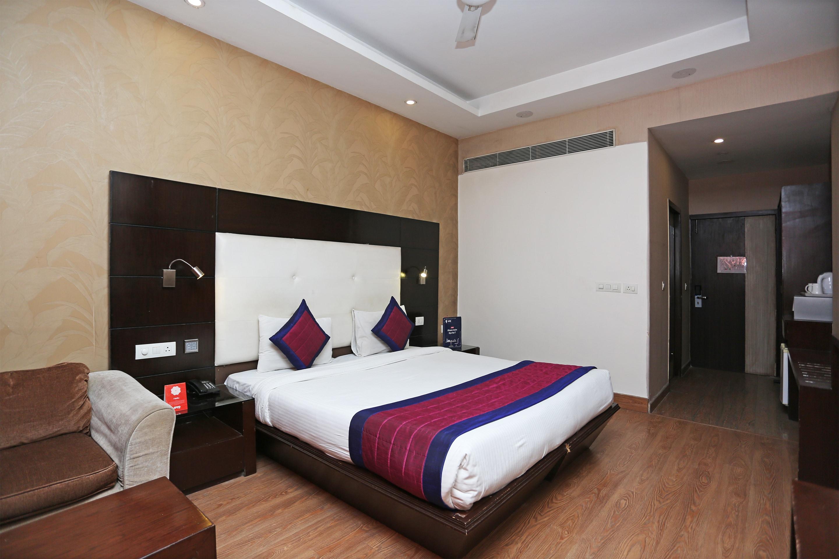 Hotel O Star Spring - Tap to explore photos