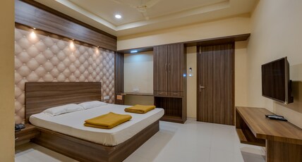 Hotel Royal Palace, Karad Room Type - Deluxe Room AC