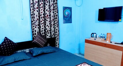 Shree Ram SIA Hotel and Banquets Room Type - AC Deluxe Room with, Smart Tv, Electric kettle, Free WiFi Shree Ram SIA Hotel and Banquets Room Type - AC Deluxe Room with, Smart Tv, Electric kettle, Free WiFi