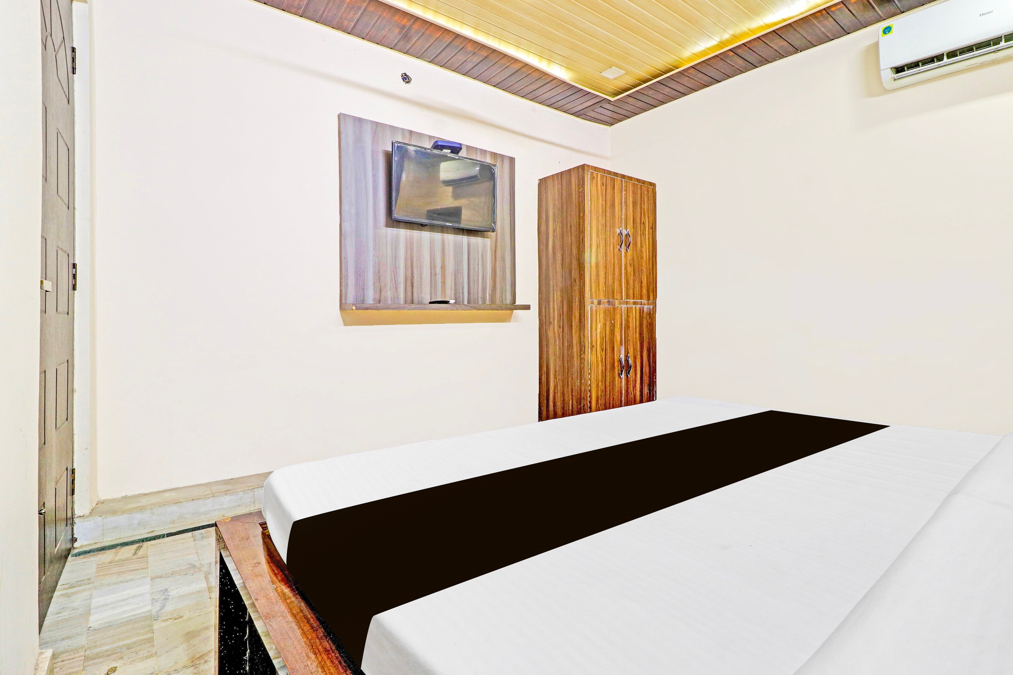 Hotel O GALAXY INN - Tap to explore photos