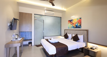 King Garden Resort (Pure Veg) Room Type - Royal Rooms Single Jacuzzi with Sitout King Garden Resort (Pure Veg) Room Type - Royal Rooms Single Jacuzzi with Sitout