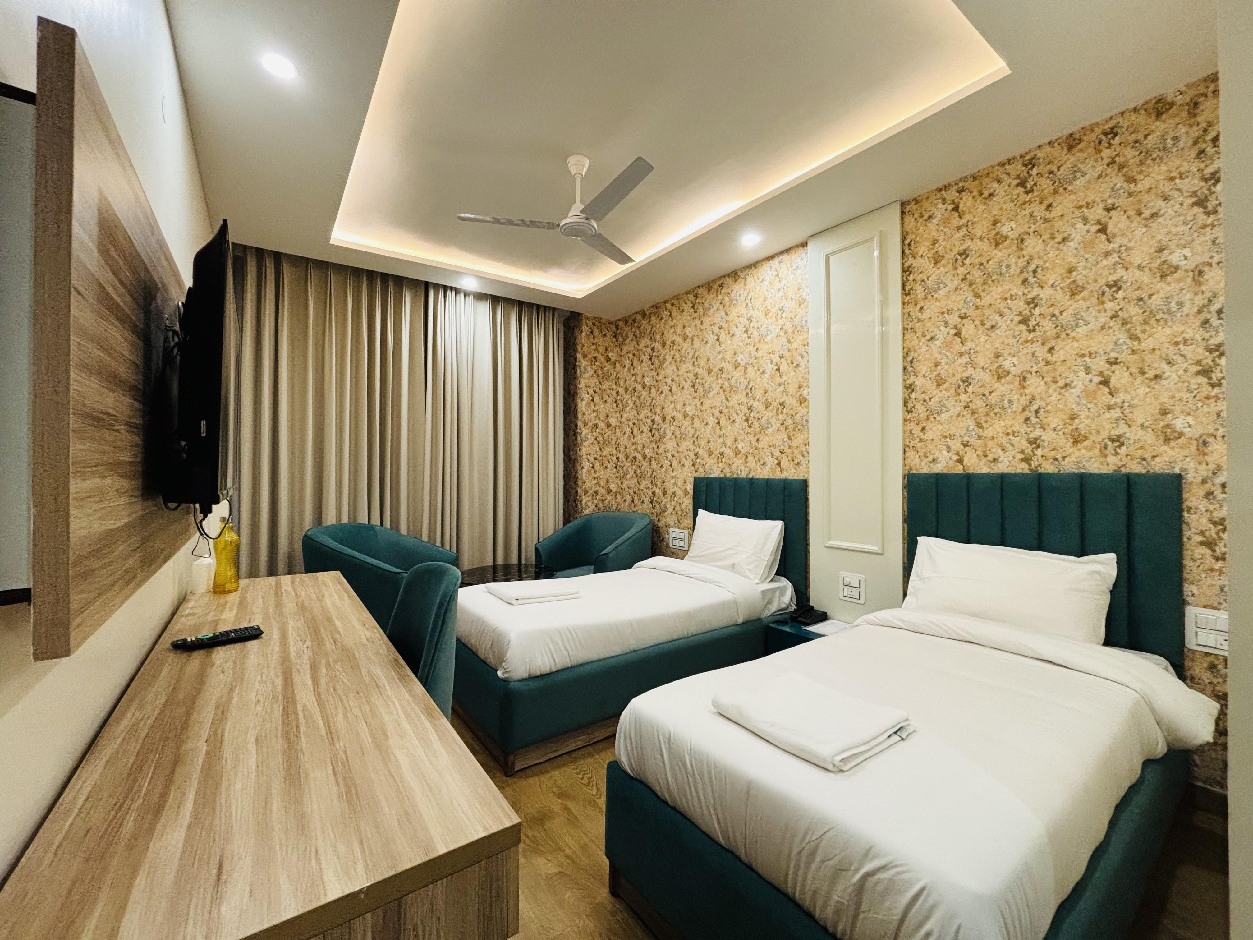 Hotel EL Pino - Tap to explore photos