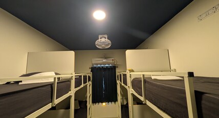 Thuyil Inn Koodal Room Type - 4 bed mixed dormitory - Cabin C - Upper Bed