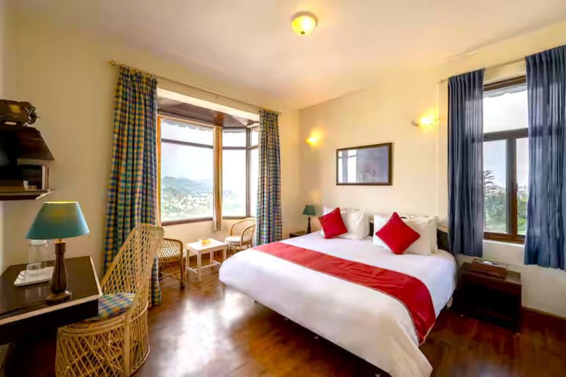 V are Family Trishul | 4BHK Villa with Mountain View & BBQ near Mall Road - Tap to explore photos