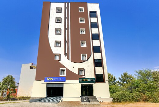 FabHotel Seri - Nr KIMS Hospital, Gachibowli