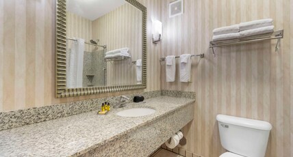 Best Western Plus Ellensburg Hotel Room Type - 1 King Bed, Non-Smoking, Studio, Kitchenette, Deluxe Furnishings, High Speed Internet Access, Full B Best Western Plus Ellensburg Hotel Room Type - 1 King Bed, Non-Smoking, Studio, Kitchenette, Deluxe Furnishings, High Speed Internet Access, Full B