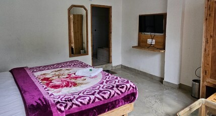Hotel Sugandha Manali Room Type - Deluxe Room