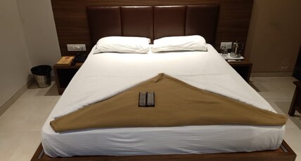 Hotel R.K.Avenue Room Type - Deluxe 