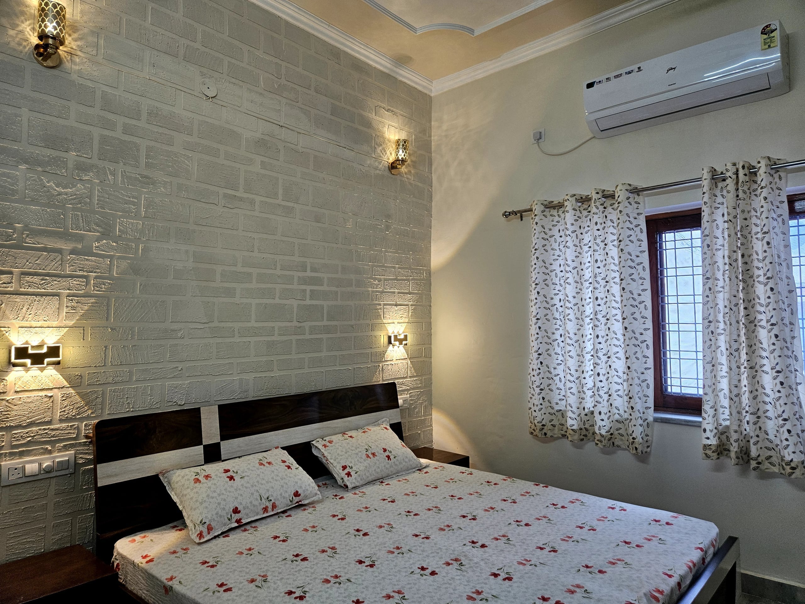 Elegant Villa 2BHK in Dehradun Retro - Tap to explore photos