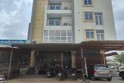 DEVRAJ HOTEL & RESTAURANT