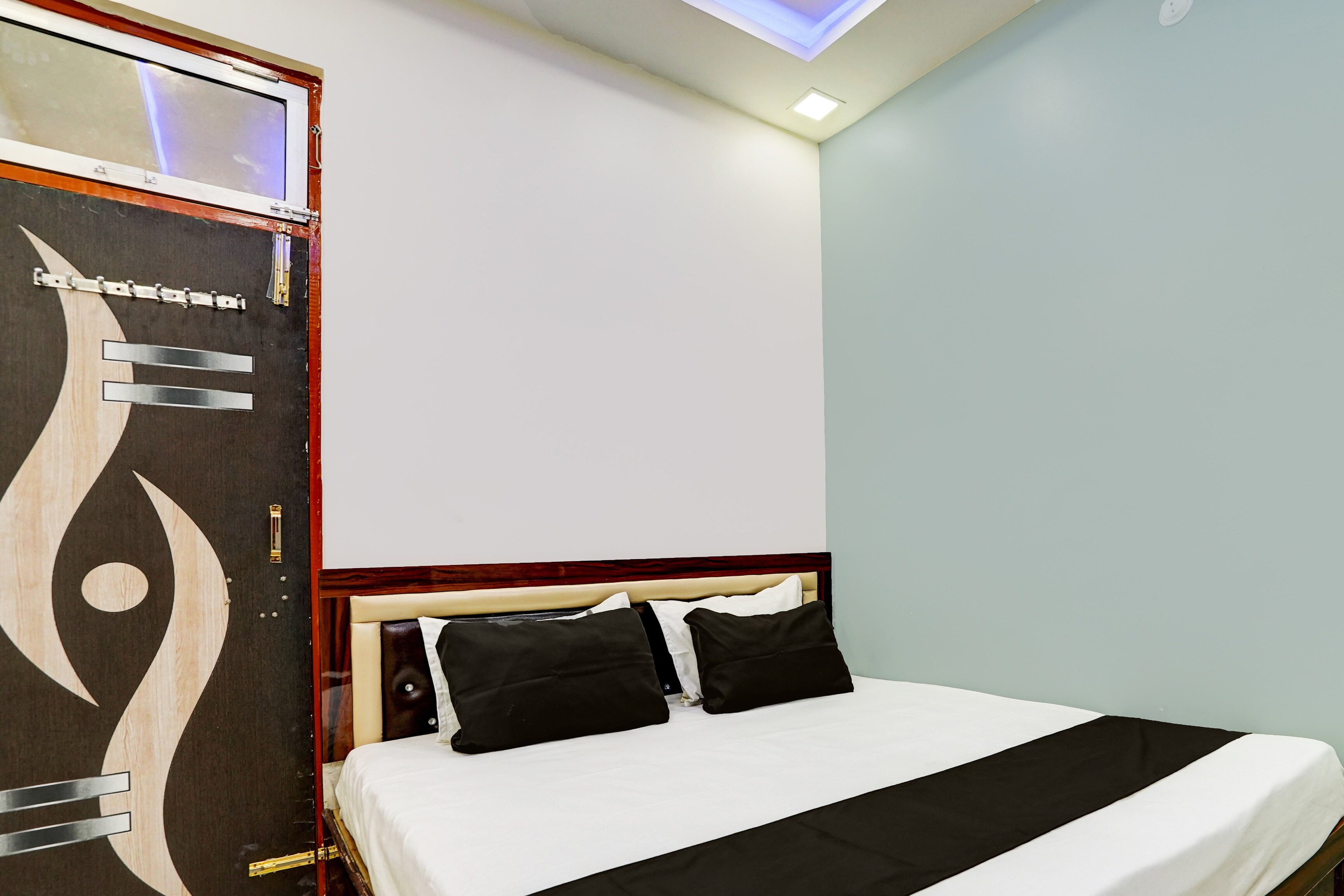 Hotel O Shree Ladli Hotel - Tap to explore photos