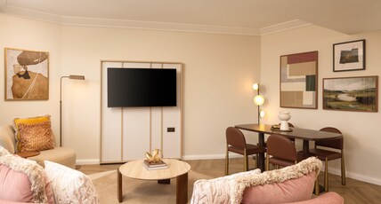 Hilton Newcastle Gateshead Room Type - KING ONE BED BALCONY SUITE