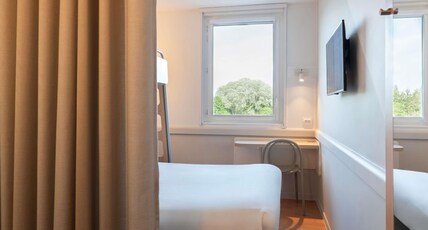 ibis budget Tours Nord Room Type - ROOM - 2 single beds + 1 bunk bed