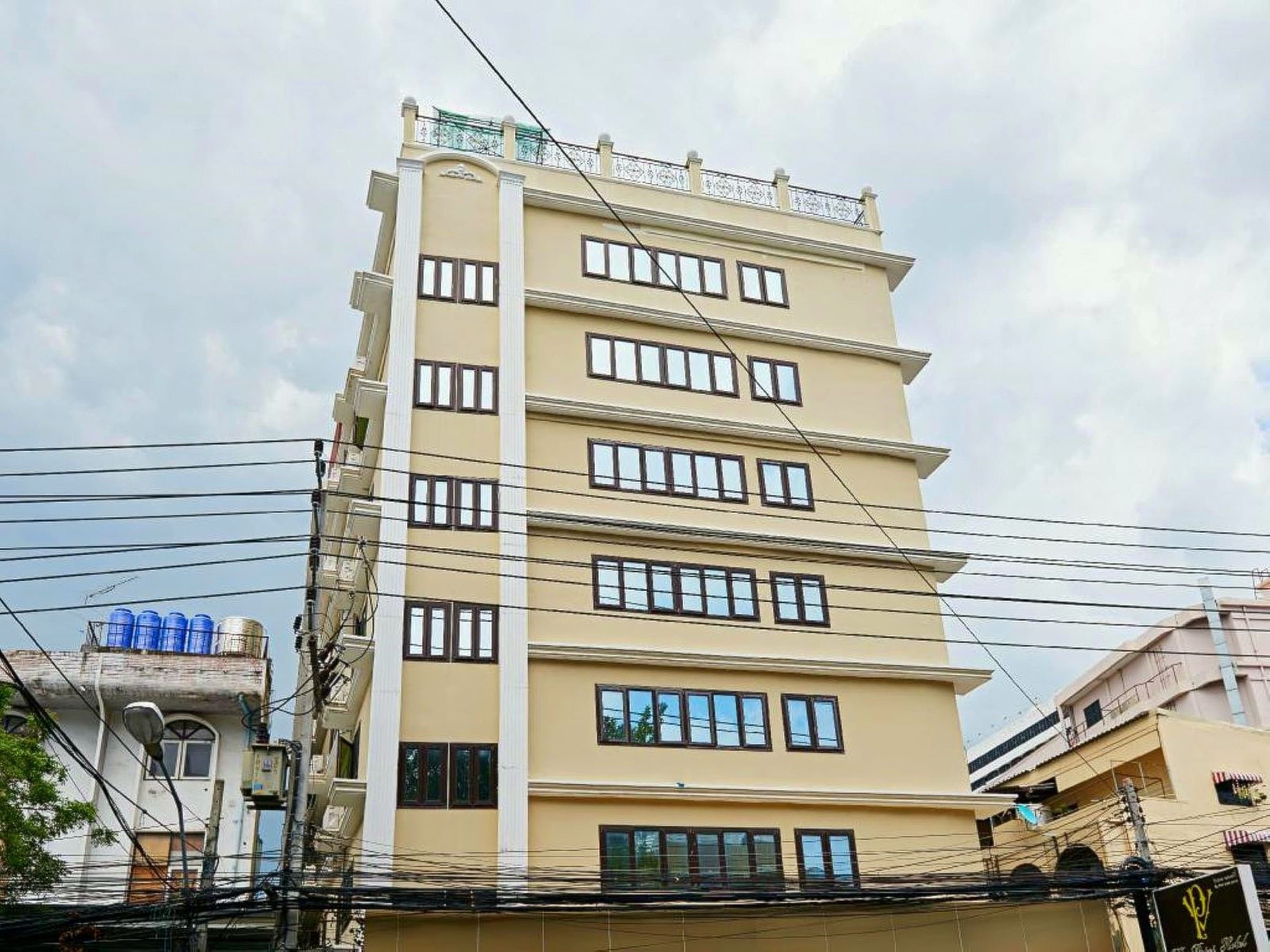 The Grand Lodge Pattaya - Tap to explore photos