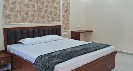 Shivam Home Stay Room Type - Deluxe AC Room