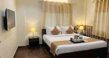 Collection O Airport Crossway Formerly Raj Guest Inn Room Type - Deluxe