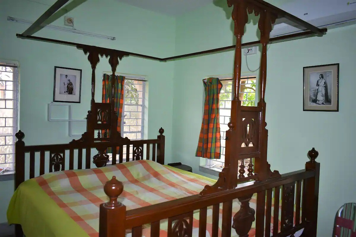 BIMALSUDHA Bungalow Shantiniketan - Tap to explore photos