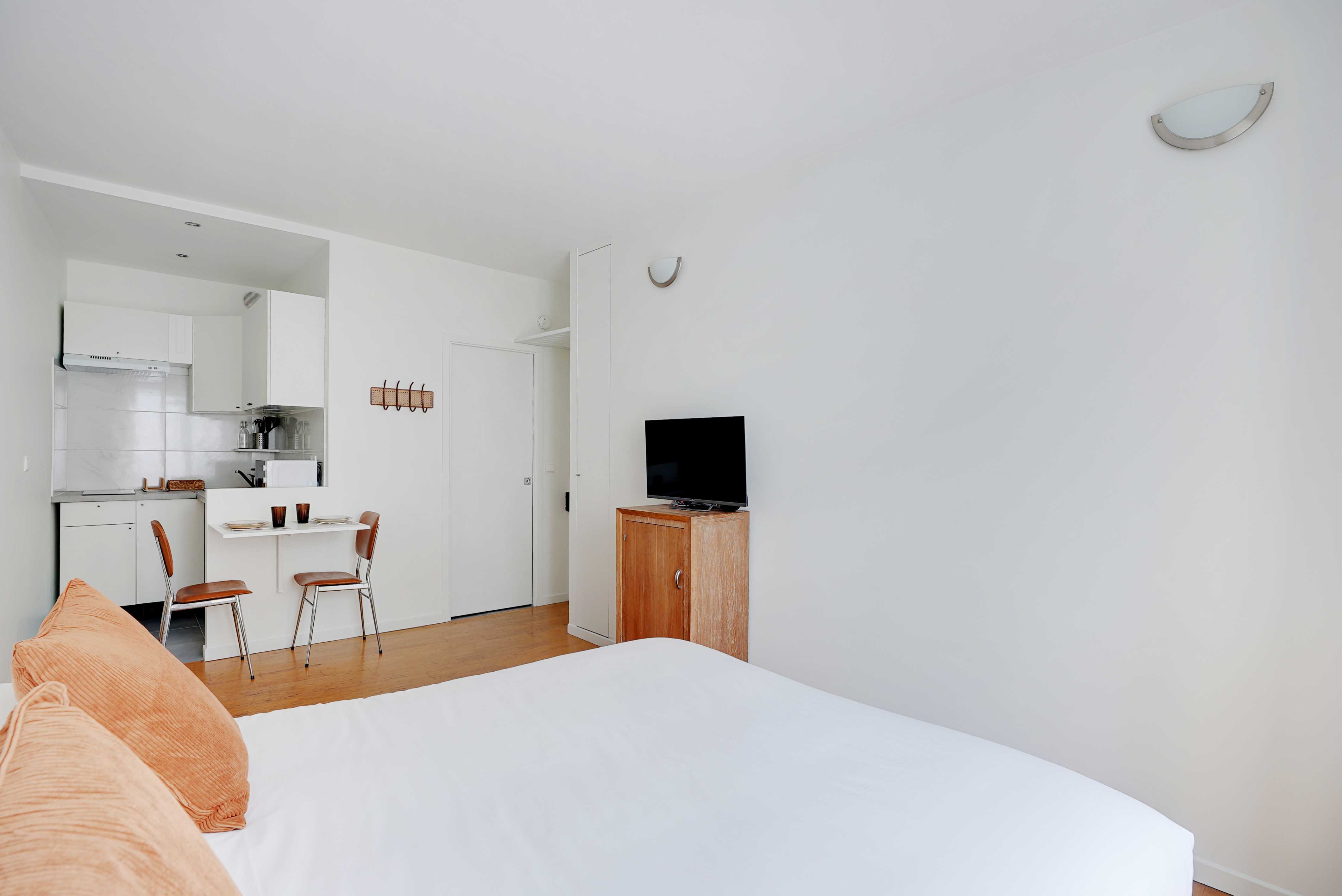 Modern and Cosy Studio - 2P - Near Paris - Tap to explore photos